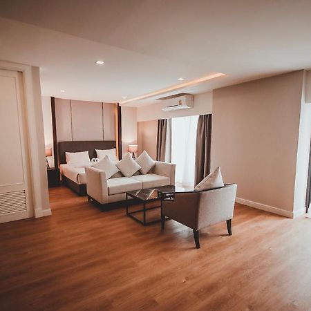 Ava Hotel Фитсанулок Екстериор снимка