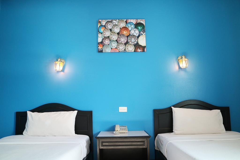 Ava Hotel Фитсанулок Екстериор снимка