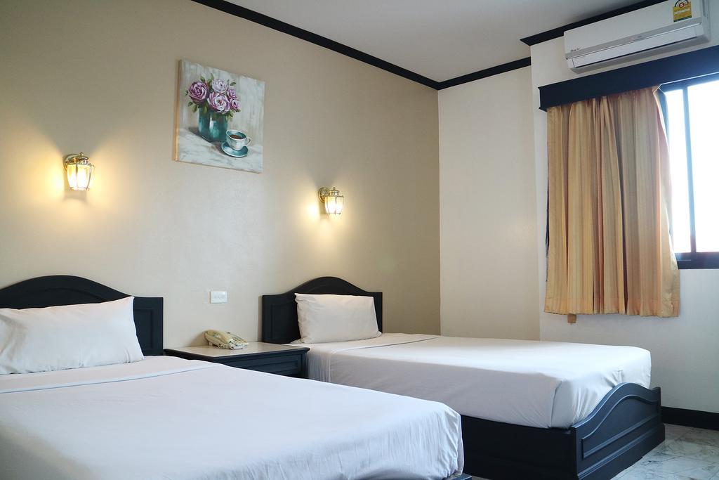 Ava Hotel Фитсанулок Екстериор снимка