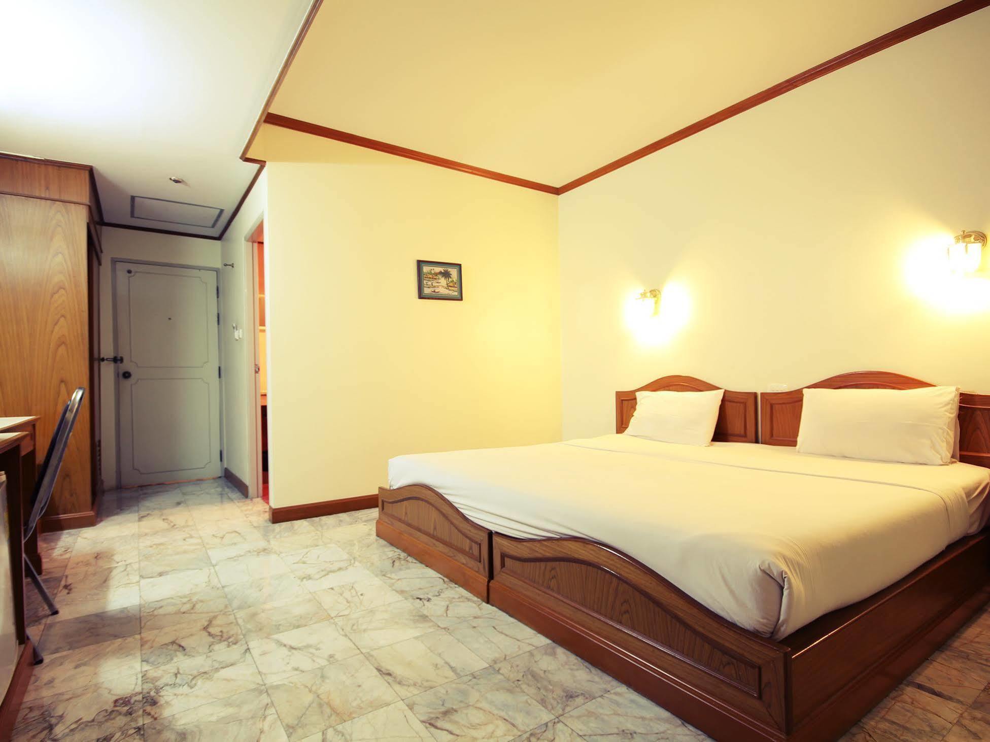 Ava Hotel Фитсанулок Екстериор снимка