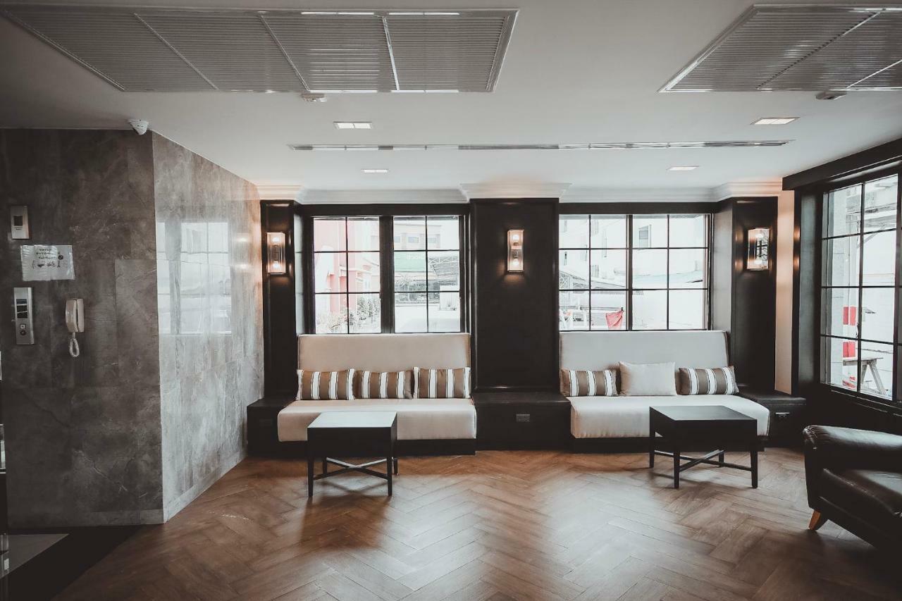 Ava Hotel Фитсанулок Екстериор снимка