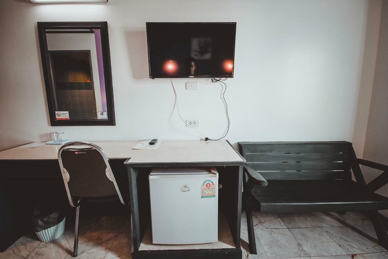 Ava Hotel Фитсанулок Екстериор снимка