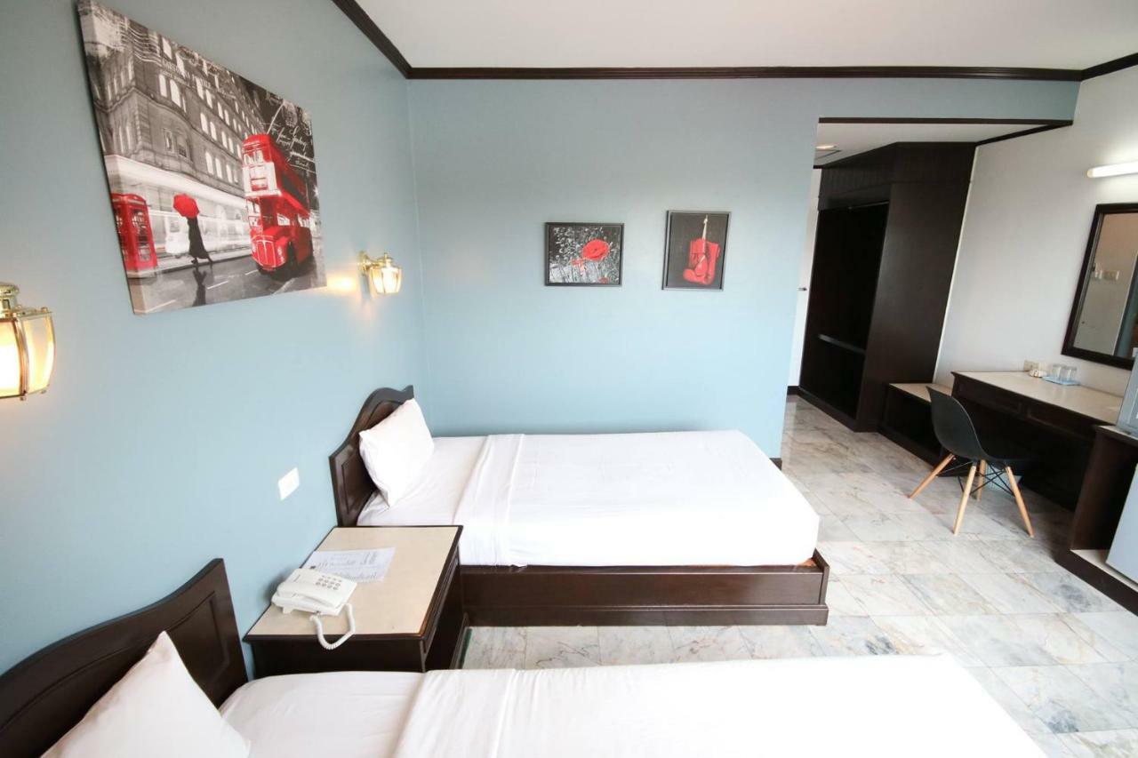 Ava Hotel Фитсанулок Екстериор снимка