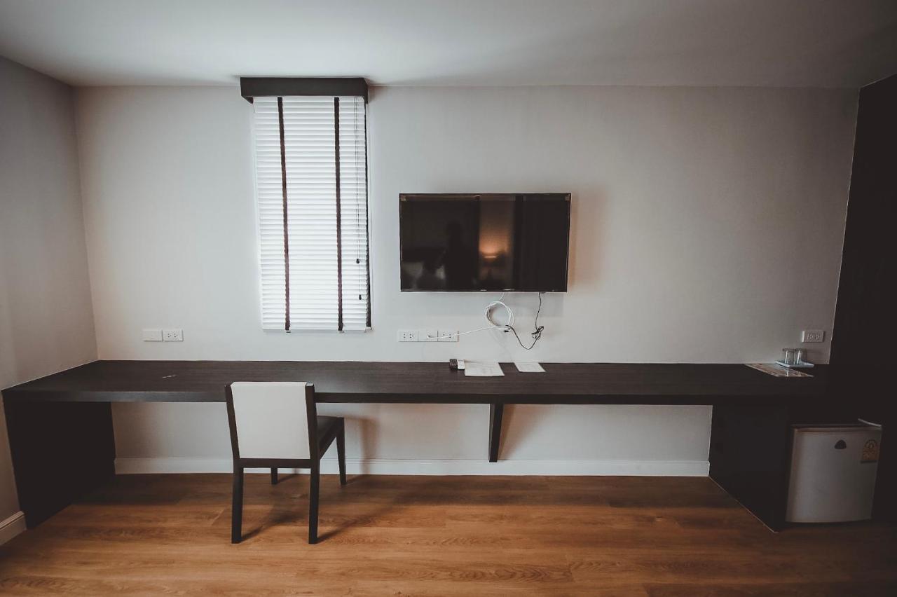 Ava Hotel Фитсанулок Екстериор снимка